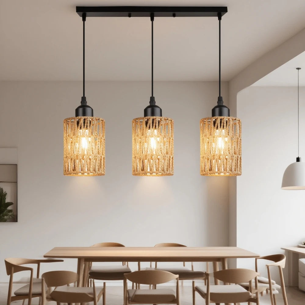 Plafonnier en rotin salon vintage