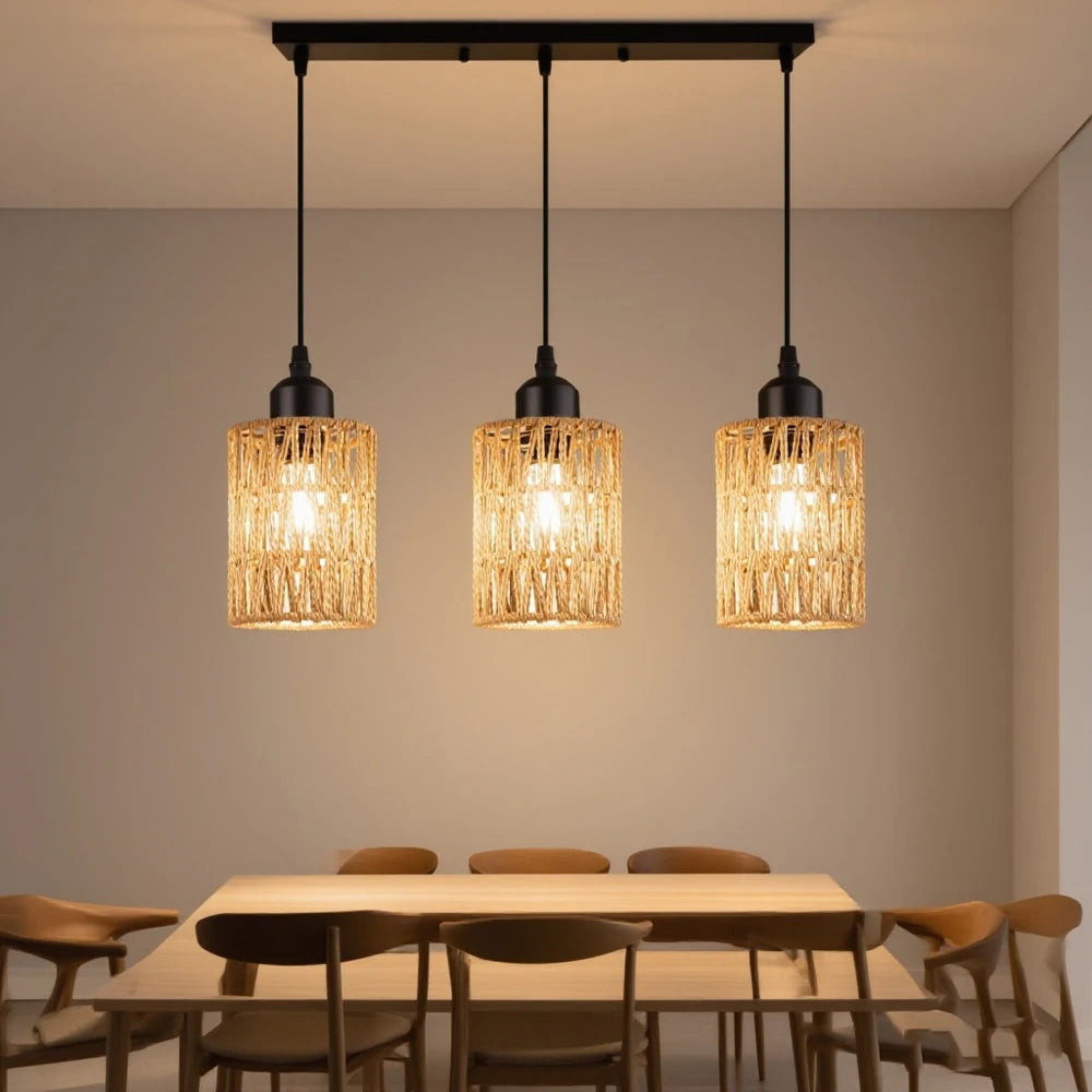 Plafonnier en rotin salon vintage