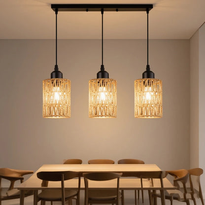 Plafonnier en rotin salon vintage