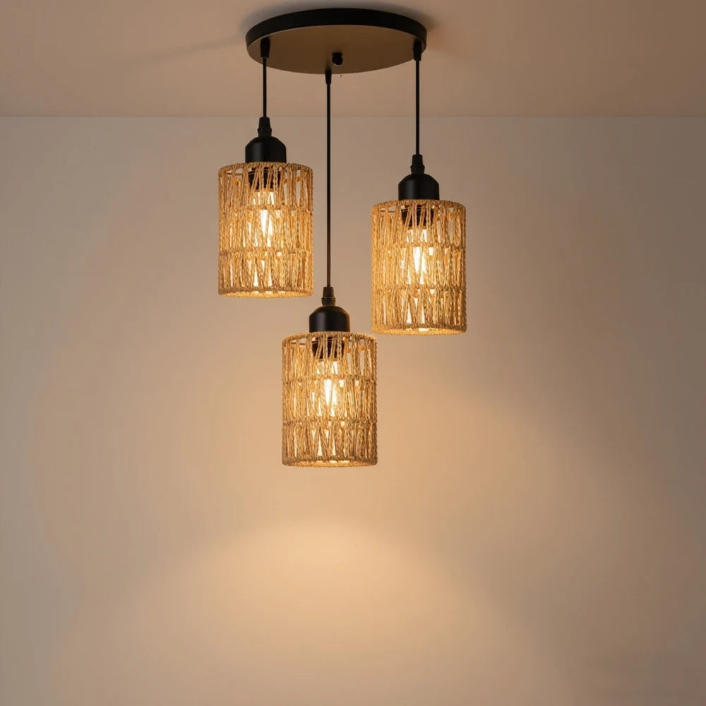Plafonnier en rotin salon vintage